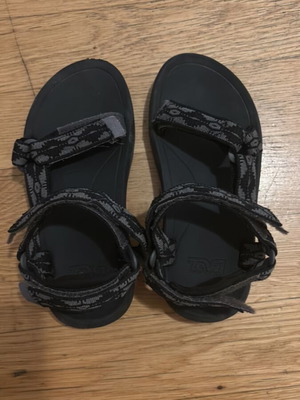 Reva children's sandals size 34 like new