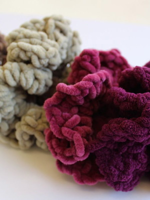 Puffy velour hair scrunchies set of 4 like new, gray and purple