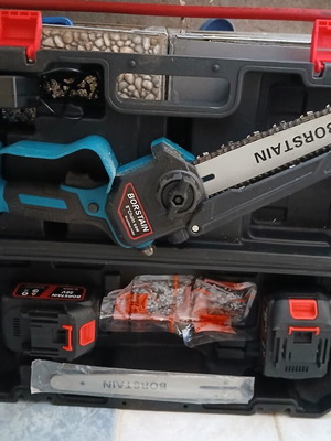 Battery-Powered Pruning Chainsaw with 2 Batteries 40kW and Charger