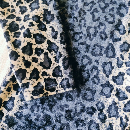 Velvet leopard print zip-up shirt like new, size S, blue and white