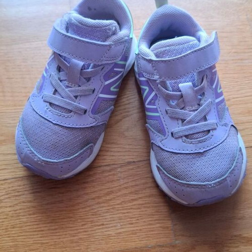 New Balance athletic shoes like new, size 23.5, purple