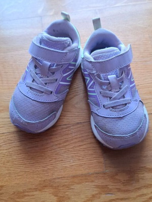 New Balance athletic shoes like new, size 23.5, purple