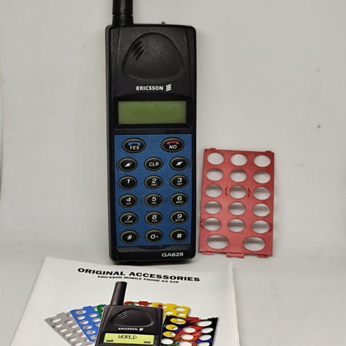 Ericsson GA628 mobile phone 1996, complete with accessories