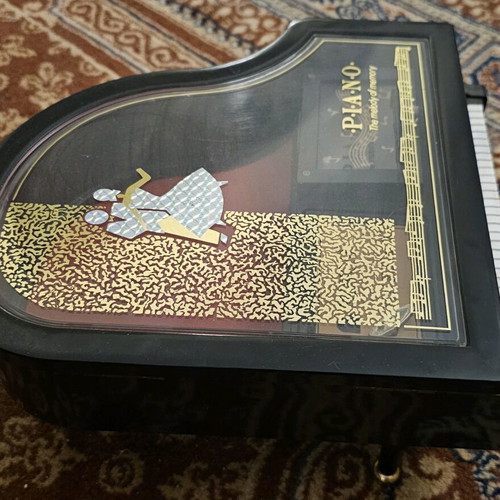 Musical piano jewelry box like new