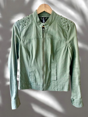 Jacket women's size S/M, like new, jean material, thin