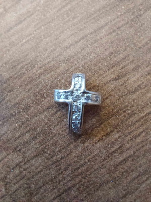 White gold 750 (18K) cross pendant with zircon like new, stamped