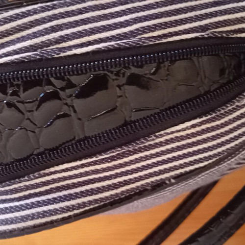Skondras women's shoulder and hand bag like new, quirky design