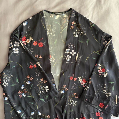 Satin Blue Floral Kimono Stradivarius Like New Size M