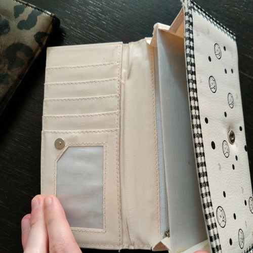Women's wallet used in very good condition