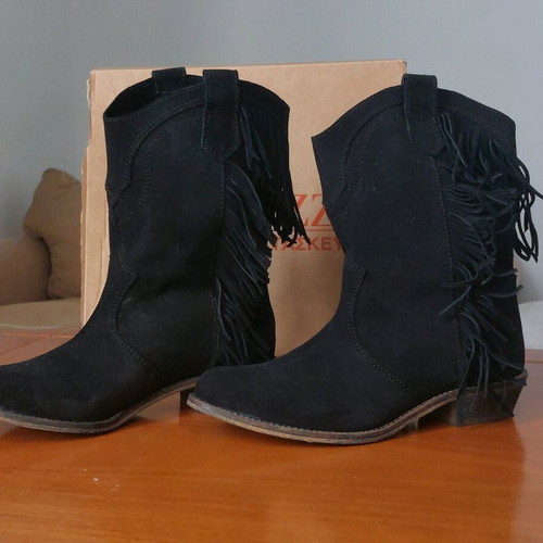 Black Ragazza ankle boots with fringes like new