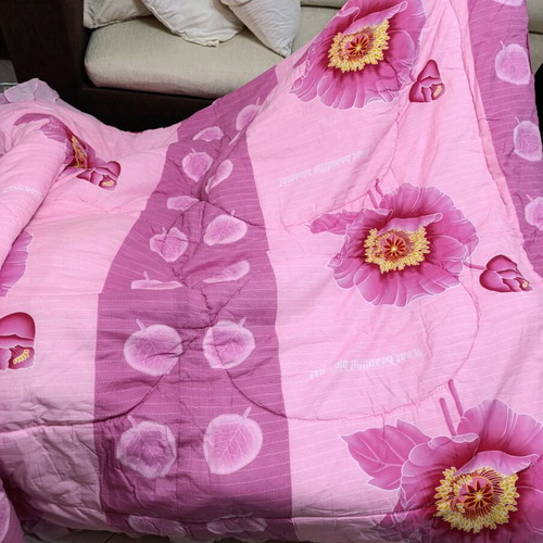 Bed quilt new with flowers 180x230