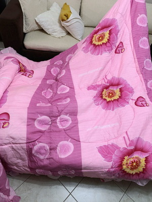Bed quilt new with flowers 180x230