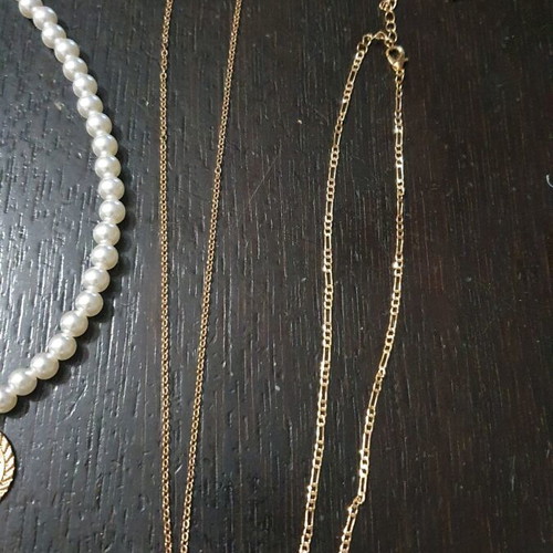 Faux bijoux necklaces like new, pack of 3 pieces