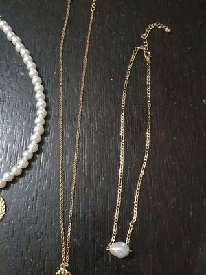 Faux bijoux necklaces like new, pack of 3 pieces