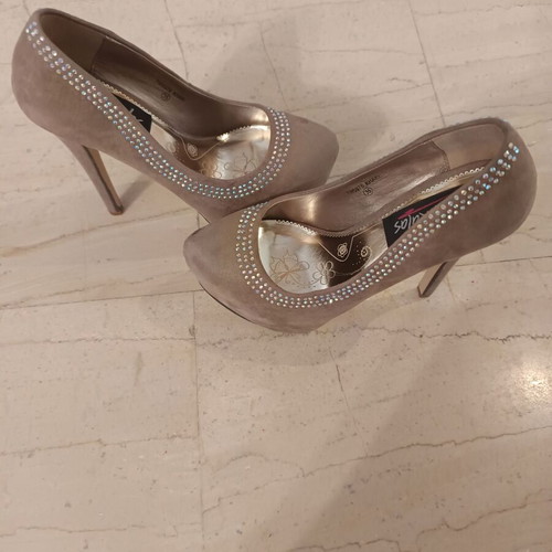 Closed gray pumps like new, size 35