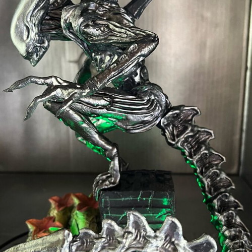 Alien Xenomorph Led figure new with base and lighting