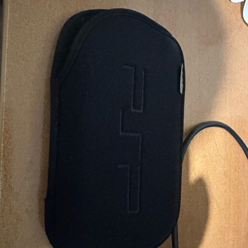 Sony PSP-1004 Fat Black used, complete pack with charger and 2x2GB memory cards