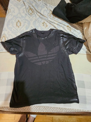Adidas authentic T-shirts size L like new, set of 2