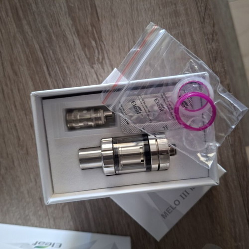 iStick Pico vaping kit used with Melo 3, Mini Tank Mega, extra battery
