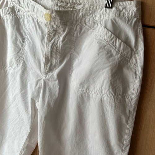 Betty Barclay Capri pants white like new, size 40-XL