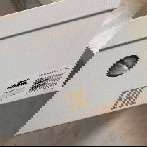 Guess σανδάλια μπεζ μονόγραμμα 39 σε άριστη κατάσταση