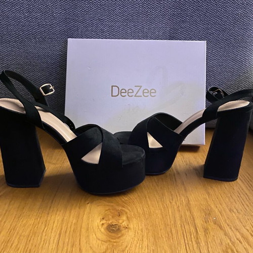 Black velvet platform sandals DeeZee No 39 like new