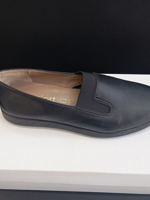 Milaneza leather shoes size 37, black