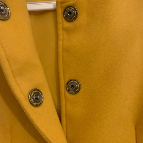 Select women's coat like new, yellow, size M