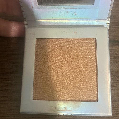 Vasanti Astro Highlighter like new, bronze glow