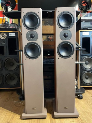 Elac FS 57 Floorstanding Speakers Like New