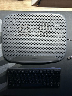 Belkin Coolspot laptop stand like new with two fans