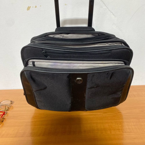 Carpisa professional briefcase used with wheels and handle