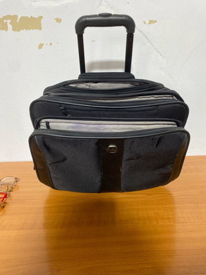 Carpisa professional briefcase used with wheels and handle