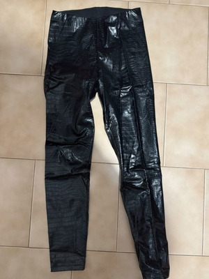 Black Crocodile Texture Leggings Used, Size M