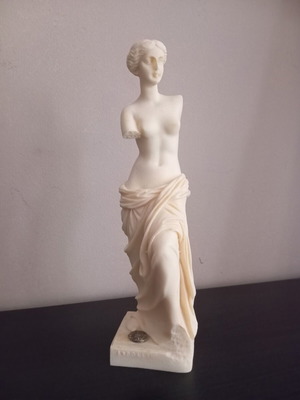 Aphrodite of Milos handmade alabaster statue like new, 23 cm
