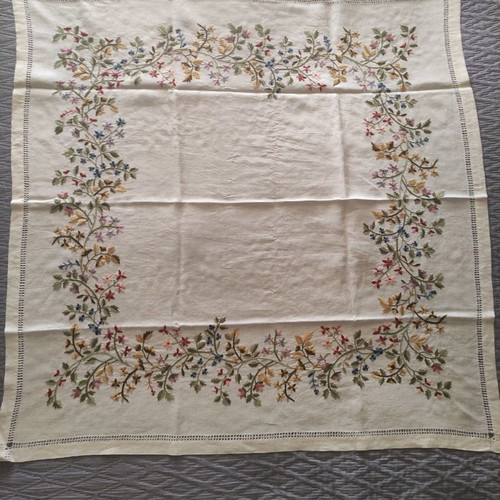 Handmade beige tablecloth used with golden thread 97x97cm