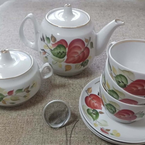 Porcelain tea set for 3 people with teapot, floral design
