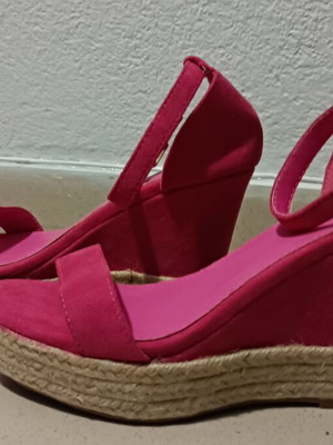 Pink platform wedge sandals, size 38