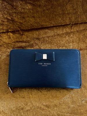 Ted Baker πορτοφόλι μεταχειρισμένο, 19x10 cm, με μικρές φθορές