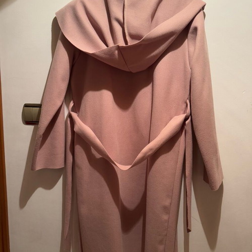 Light pink coat with belt and hood like new, one size