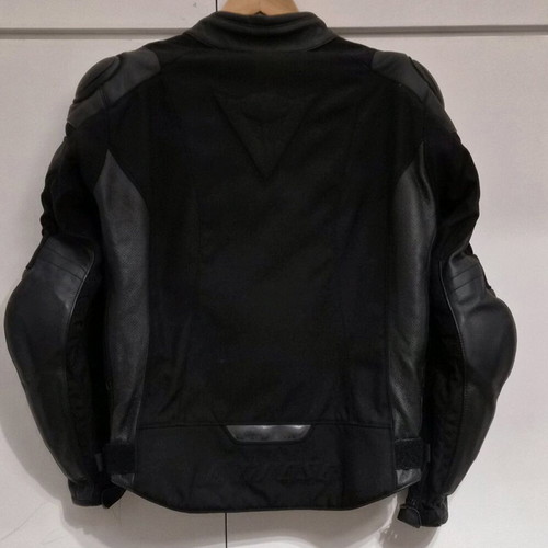 Dainese motorcycle jacket size 50 with G2 back like new