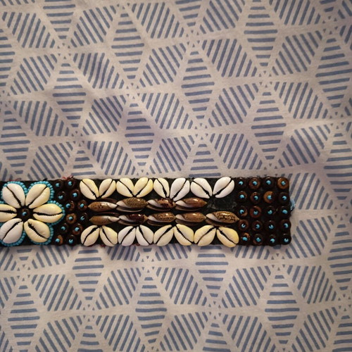 Boho vintage belt with shells and beads like new