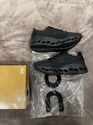 On Cloudsurfer спортни обувки нови, номер 46, черни