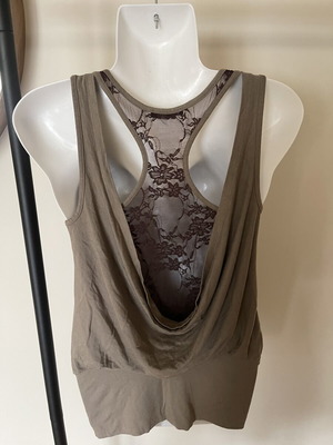 Sleeveless top with lace open back Toi&Moi new
