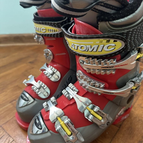 Ski boots size 23.5 used with signs of wear