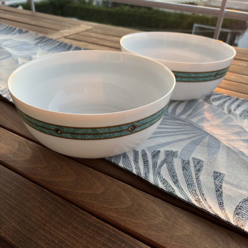 Vintage salad bowls set of 2, like new, large 23cm diameter