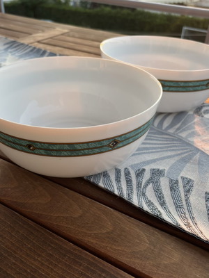 Vintage salad bowls set of 2, like new, large 23cm diameter