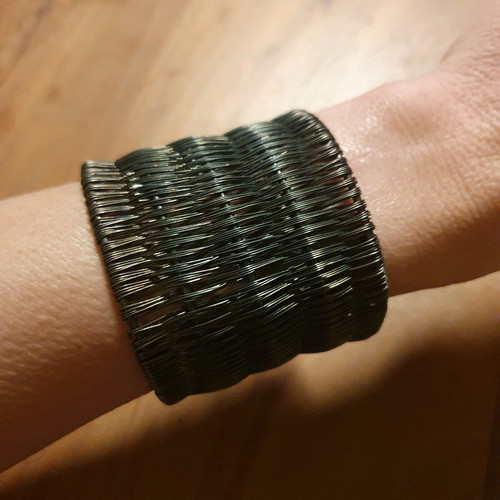 Metal bracelet like new, dark anthracite