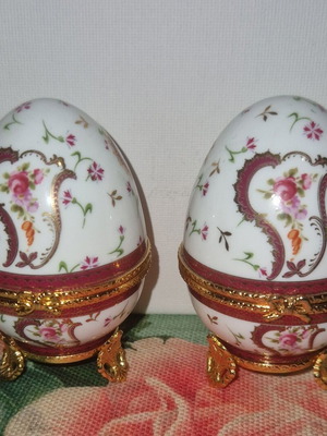 Limoge eggs set of 2 like new