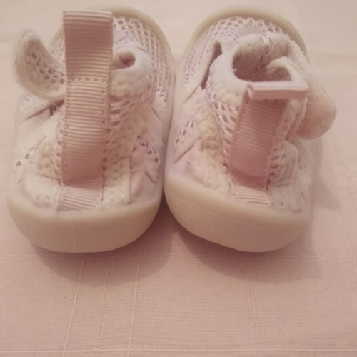 Baby shoes size 19 like new for girl